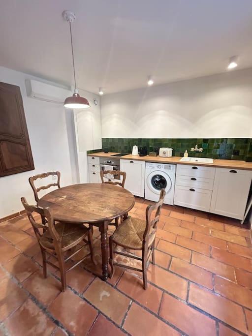 La Confidentielle Centre Ville Arles Terrasse ภายนอก รูปภาพ