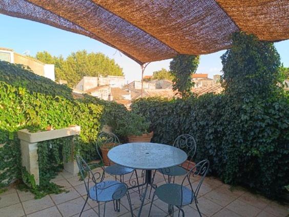 La Confidentielle Centre Ville Arles Terrasse ภายนอก รูปภาพ